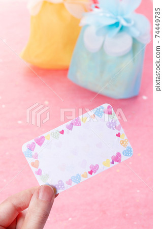 Message card and present 74449785