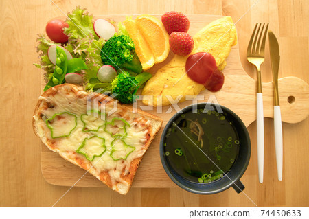 Pizza toast  74450633