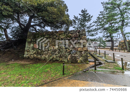 Scenery of the ruins of Koguchi Nomon on the side of Matsue Castle in winter 74450986