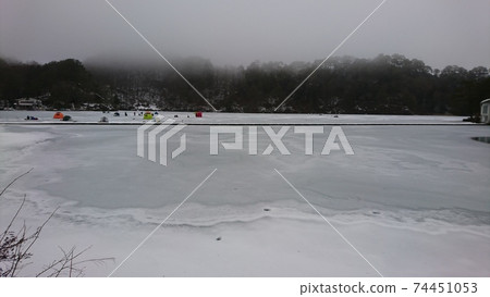 Smelt fishing scenery of Lake Matsubara (Lake Ina) Smelt fishing scenery of Lake Matsubara (Lake Ina) 74451053
