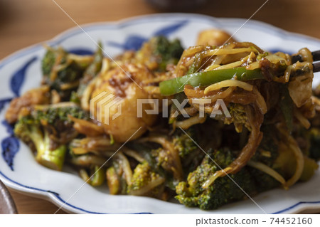 炒扇貝和西蘭花芽表 74452160