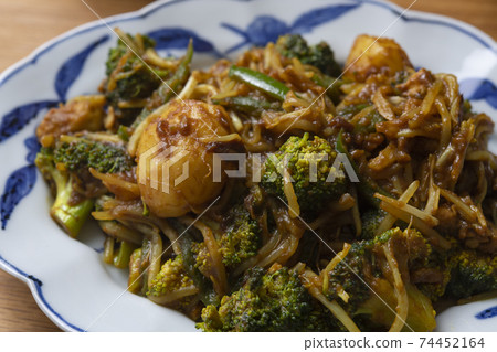 炒扇貝和西蘭花芽表 74452164