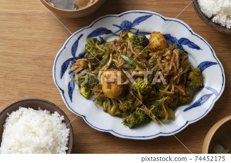 炒扇貝和西蘭花芽表 74452175