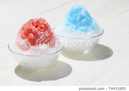 蓬鬆刨冰白板背景 蓬鬆刨冰白板背景 74453895