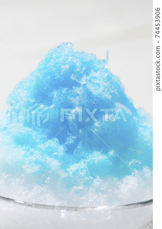 蓬鬆刨冰白板背景 蓬鬆刨冰白板背景 74453906