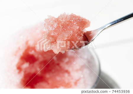 Fluffy shaved ice Fluffy shaved ice 74453936