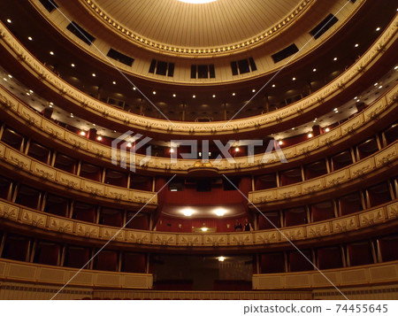 Opera Opera 74455645