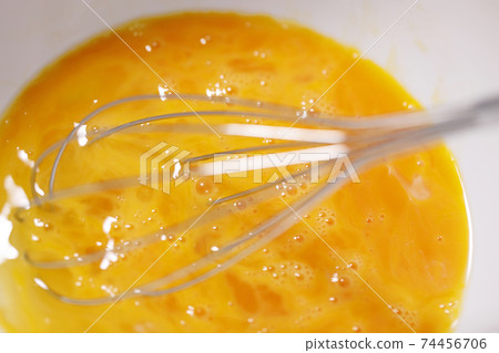 融化的雞蛋 74456706