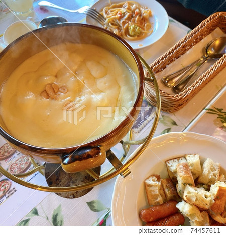 Italian restaurant cheese fondue and pasta - Stock Photo [74457611] - PIXTA