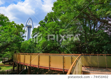Twin Arch 138 seen from the canopy corridor <Ichinomiya City, Aichi Prefecture> Twin Arch 138 seen from the canopy corridor <Ichinomiya City, Aichi Prefecture> 74458402