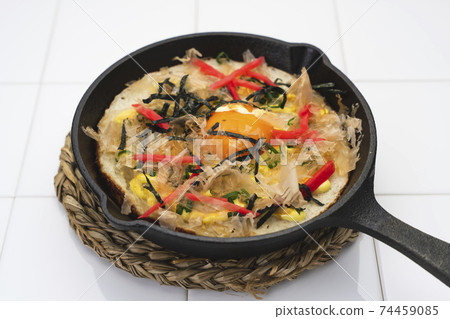Fluffy long moyaki made with skillet, home-drinking snacks Fluffy long moyaki made with skillet, home-drinking snacks 74459085