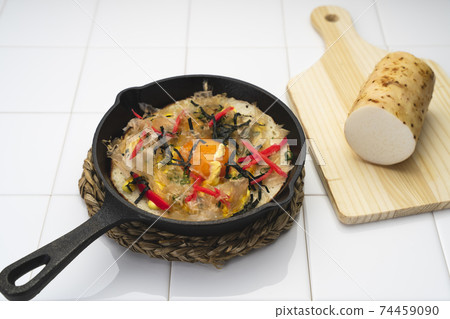 用長柄煎鍋製成的蓬鬆長燒,可在家裡飲用的小吃 用長柄煎鍋製成的蓬鬆長燒,可在家裡飲用的小吃 74459090