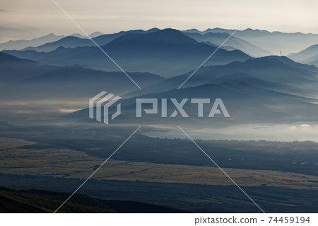 從富士山和會平山看山中湖和同志山 從富士山和會平山看山中湖和同志山 74459194