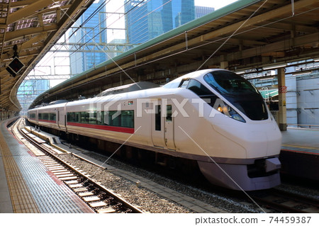 東京站月台10號超級日立常磐E657系列火車 東京站月台10號超級日立常磐E657系列火車 74459387