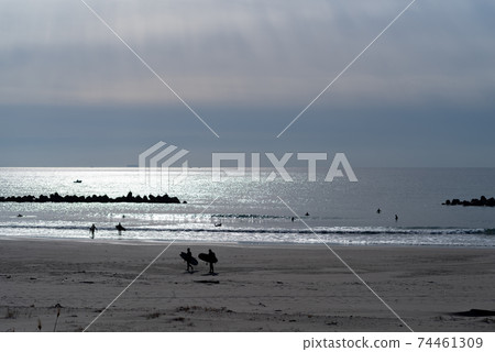 衝浪者聚集的大海 衝浪者聚集的大海 74461309