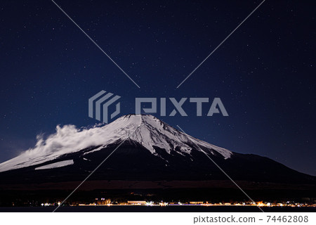 Street lights on the shores of Lake Yamanaka, the starry sky and the silhouette of Mt. Fuji Street lights on the shores of Lake Yamanaka, the starry sky and the silhouette of Mt. Fuji 74462808