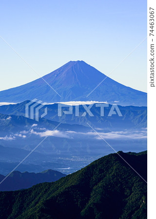 夏山風光，三坂山和富士山 74463067