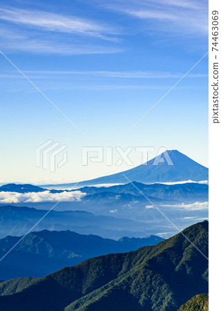 從夏日的天空，富士山和奧內淵山 74463069