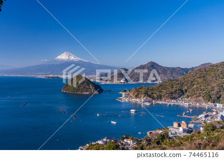 (Shizuoka Prefecture) Mt. Fuji overlooking Izu Uchiura Bay 74465116