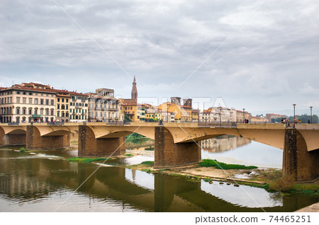 Old bridge on the Arno river in Florence.View of the city in Tuscany,Italy Old bridge on the Arno river in Florence.View of the city in Tuscany,Italy 74465251