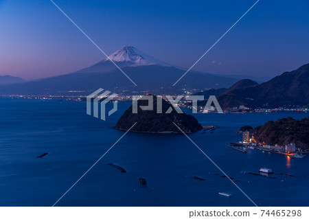 （靜岡縣）伊豆內浦灣的富士山夜景 74465298