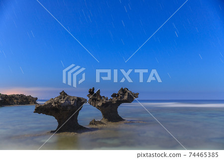 Okinawa_Kouri Island Heart Rock and a superb view of the starry sky 74465385
