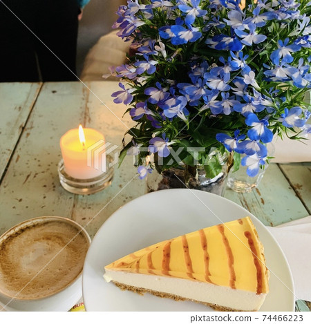 How to spend time at a cafe in the Svalbard Islands 74466223