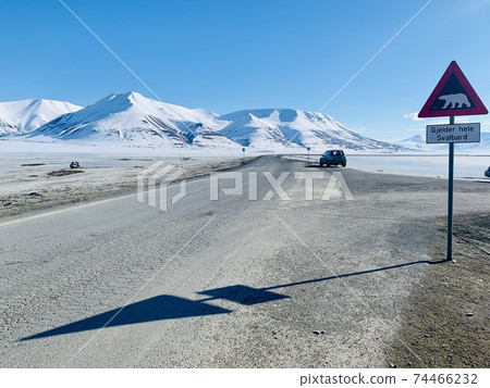 Snowmobile is a country of daily transportation 74466232