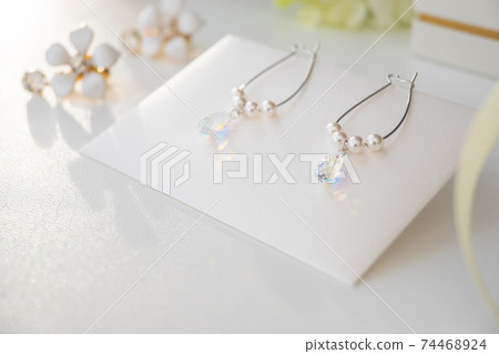 Flower earrings and Swarovski earrings [gift image] 74468924