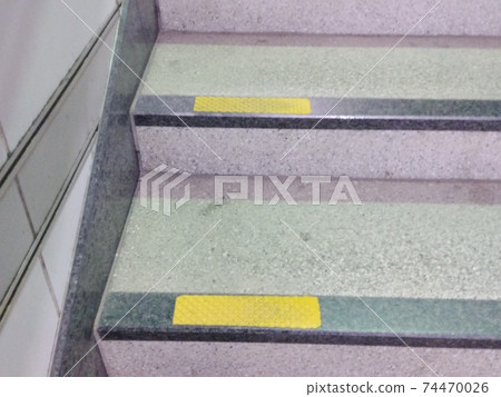 Braille block of station stairs 74470026