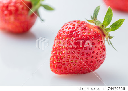 Strawberry  74470236