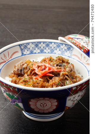 牛肉飯 74471480