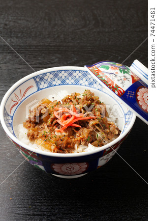 牛肉飯 74471481