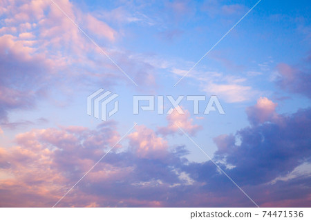 Colorful sky with pink clouds at sunset Colorful sky with pink clouds at sunset 74471536