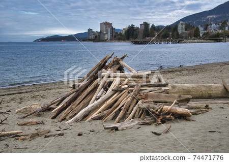 由漂流木Westbank-Bar加拿大不列顛哥倫比亞省製成的秘密基地 由漂流木Westbank-Bar加拿大不列顛哥倫比亞省製成的秘密基地 74471776