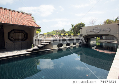 pool 74471834