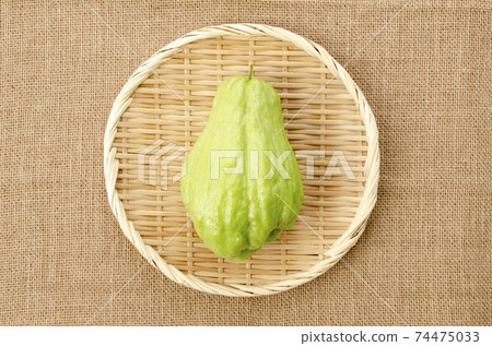 Hayatouli 74475033