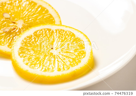 Lemon (slice). Lemon (slice). 74476319