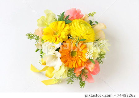 Gerbera's flower arrangement 74482262
