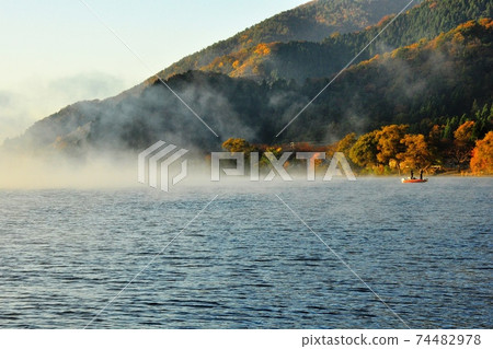 Lake Biwa and anglers in the early morning Lake Biwa and anglers in the early morning 74482978