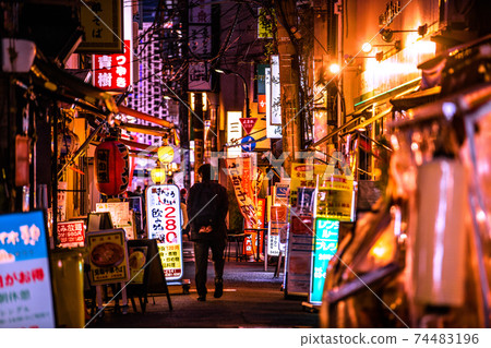 日本電暈災害東京都市風景。緊急聲明明天決定。最多感染1591人。酒吧是... =新橋6號 74483196