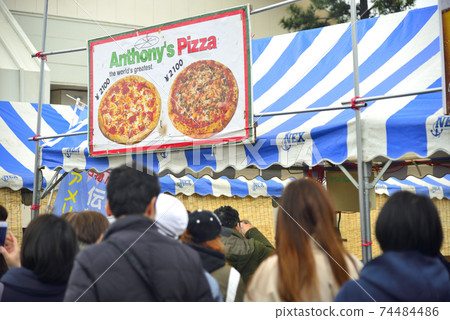 [Kanagawa] Yokosuka U.S. military base pizza store 74484486