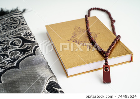 Islamic Holy Book Quran with prayer beads 74485624
