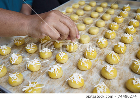 pouring some cheese on nastar pineapple tart cake pouring some cheese on nastar pineapple tart cake 74486274