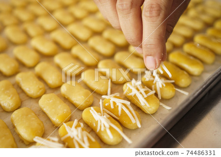 kaasstengels cheese cake 74486331