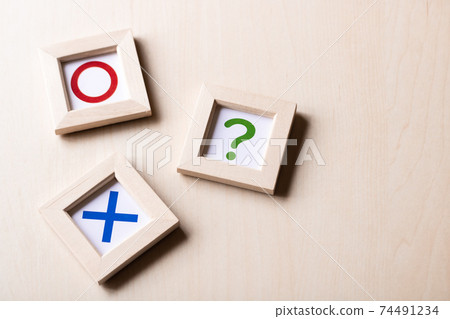 Three choices of symbols "Maru" "X" "Hatena" 74491234