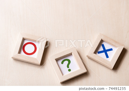 Three choices of symbols "Maru" "X" "Hatena" 74491235