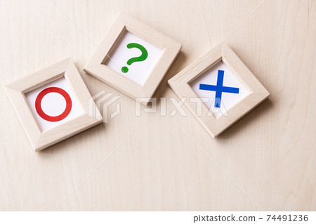 Three choices of symbols "Maru" "X" "Hatena" Three choices of symbols "Maru" "X" "Hatena" 74491236