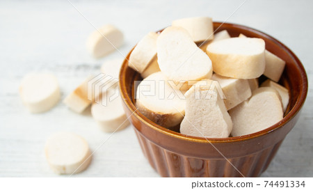 Komachi Fu (Japanese traditional ingredients, carefully kneaded and baked with wheat flour and gluten) Rich in vegetable protein 74491334