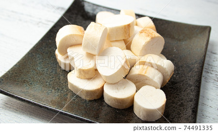 Komachi Fu (Japanese traditional ingredients, carefully kneaded and baked with wheat flour and gluten) Rich in vegetable protein 74491335